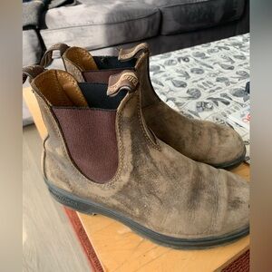 Size 8 rustic brown Blundstones